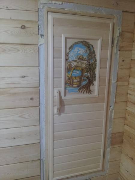 Приемы установки дверей в бане и способы утепления своими руками