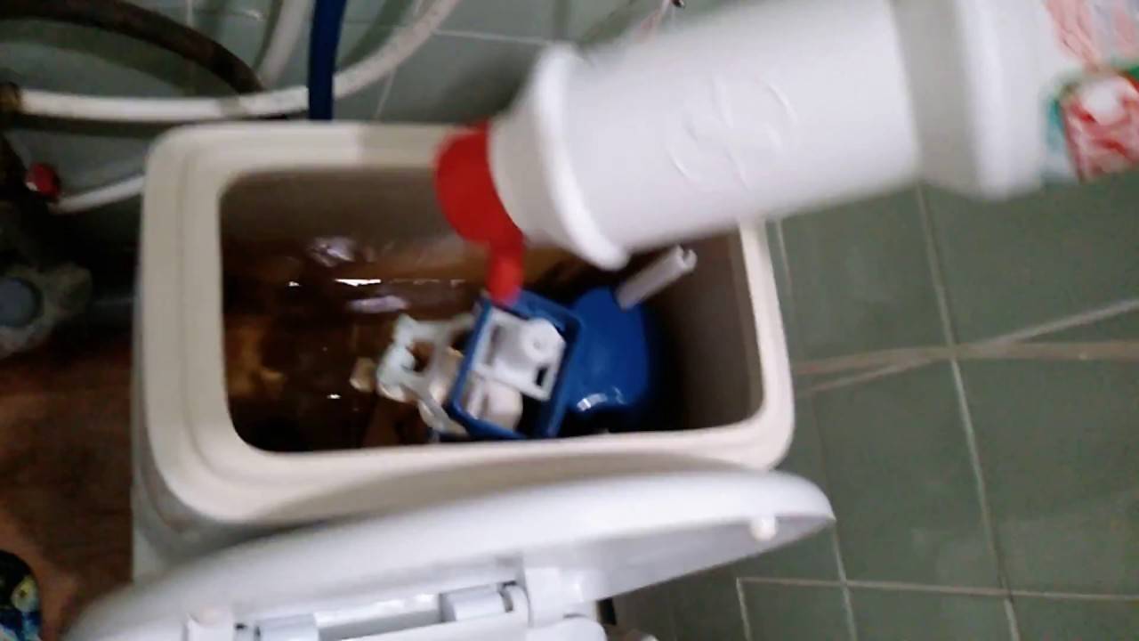Что делать, если протекает бачок на унитазе при сливе воды: как устранить течь